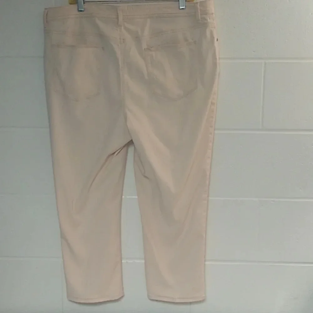 CHICO'S PLATINUM CROP, SOFT BRUSHED FABRIC, HIGH WAIST, STRETCH CROP JEAN